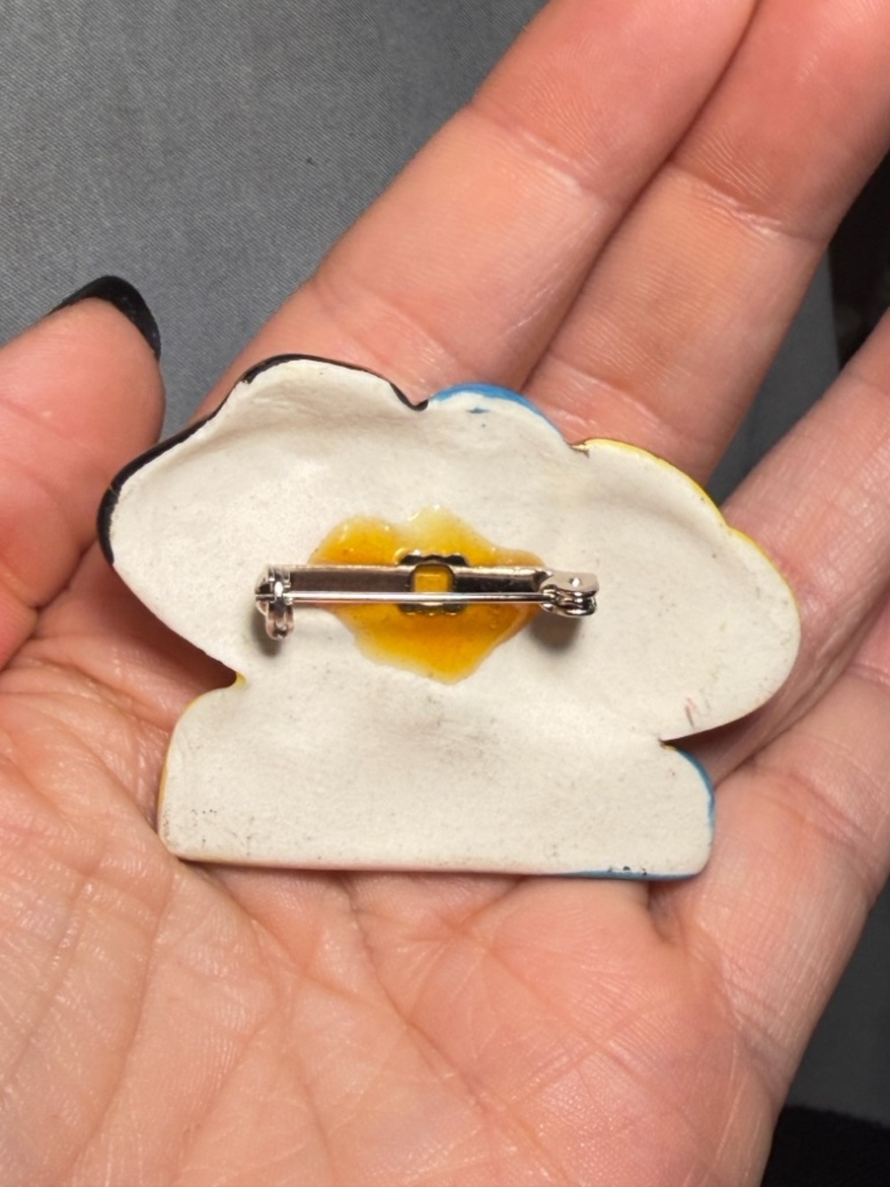 Vintage-Inspired Women Enamel Hat Ladies Handmade Brooch in Yellow, Black & Blue - Picture 5 of 5